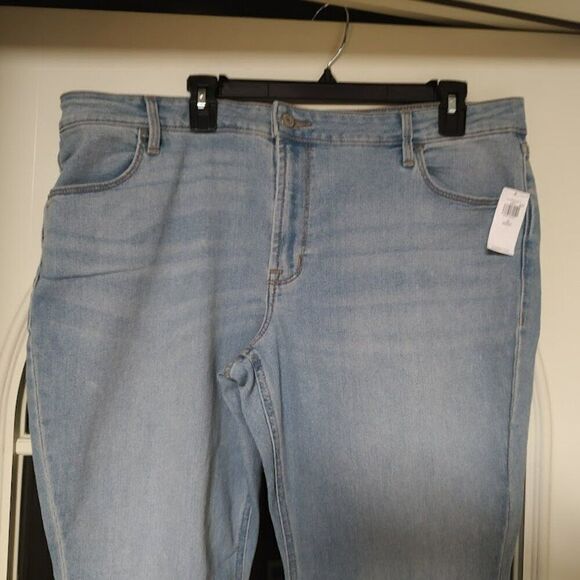 New Old Navy Mid Rise Wow Boot Cut Jeans Size Women's 18 Short - Picture 2 of 3